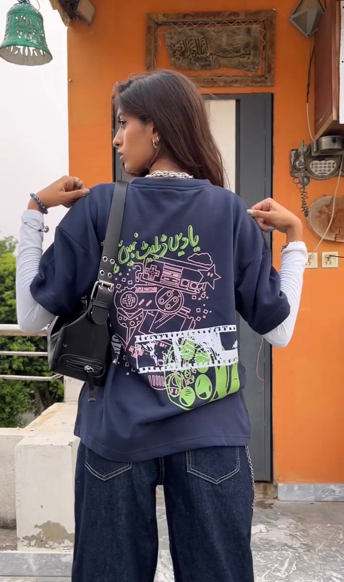 “YAADEIN DELETE NHI HOTI” blue tee