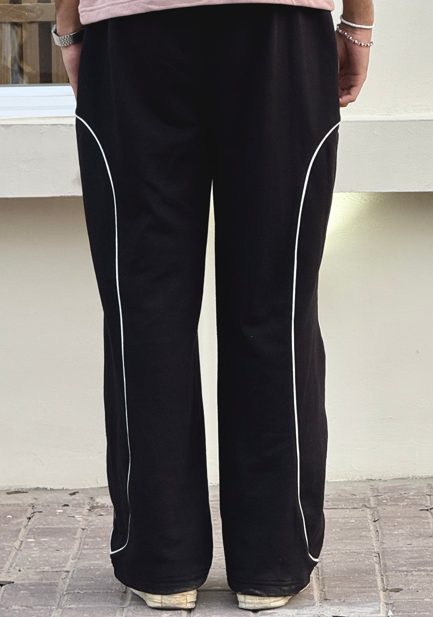 “pipe black” trouser