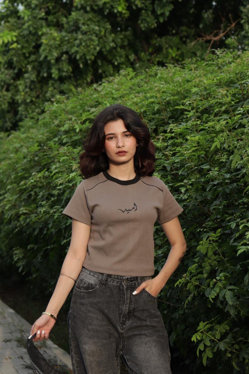 Ribbed “Raw Brown” baby tee