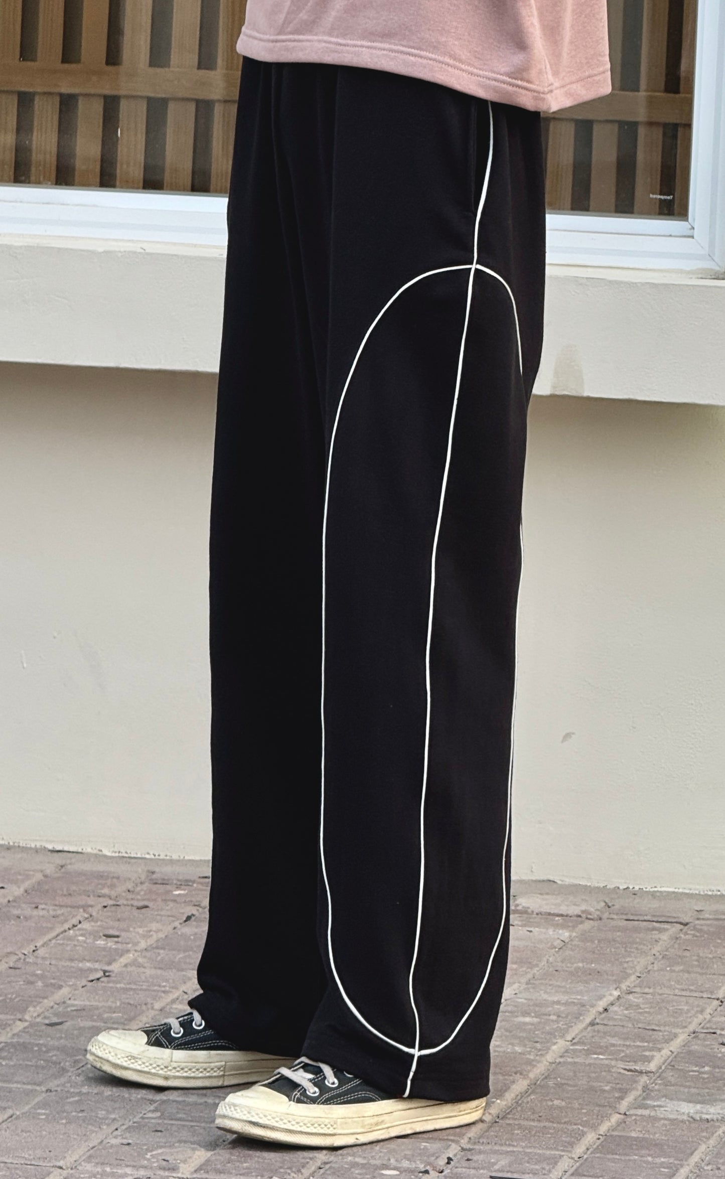 “pipe black” trouser