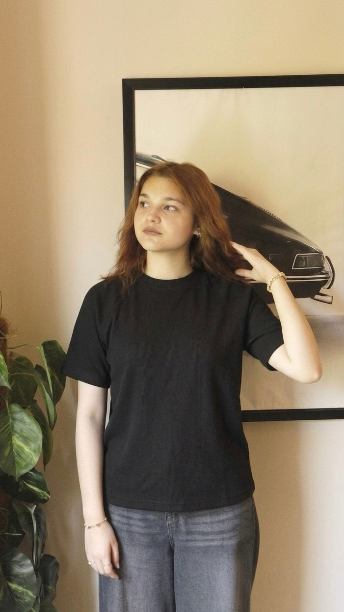 black basic oversized tee